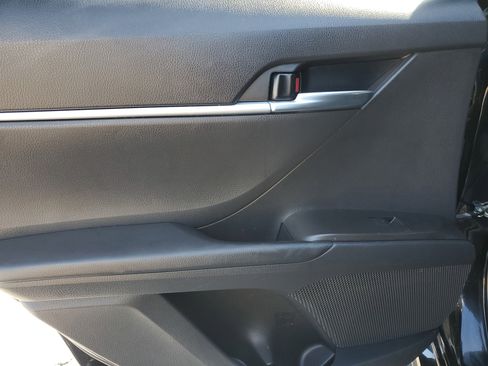 Certified 2022 Toyota Camry SE image 12