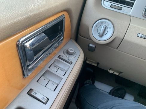 Used 2009 Lincoln Navigator 4WD image 20