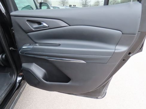 Used 2025 Chevrolet Traverse LT image 12