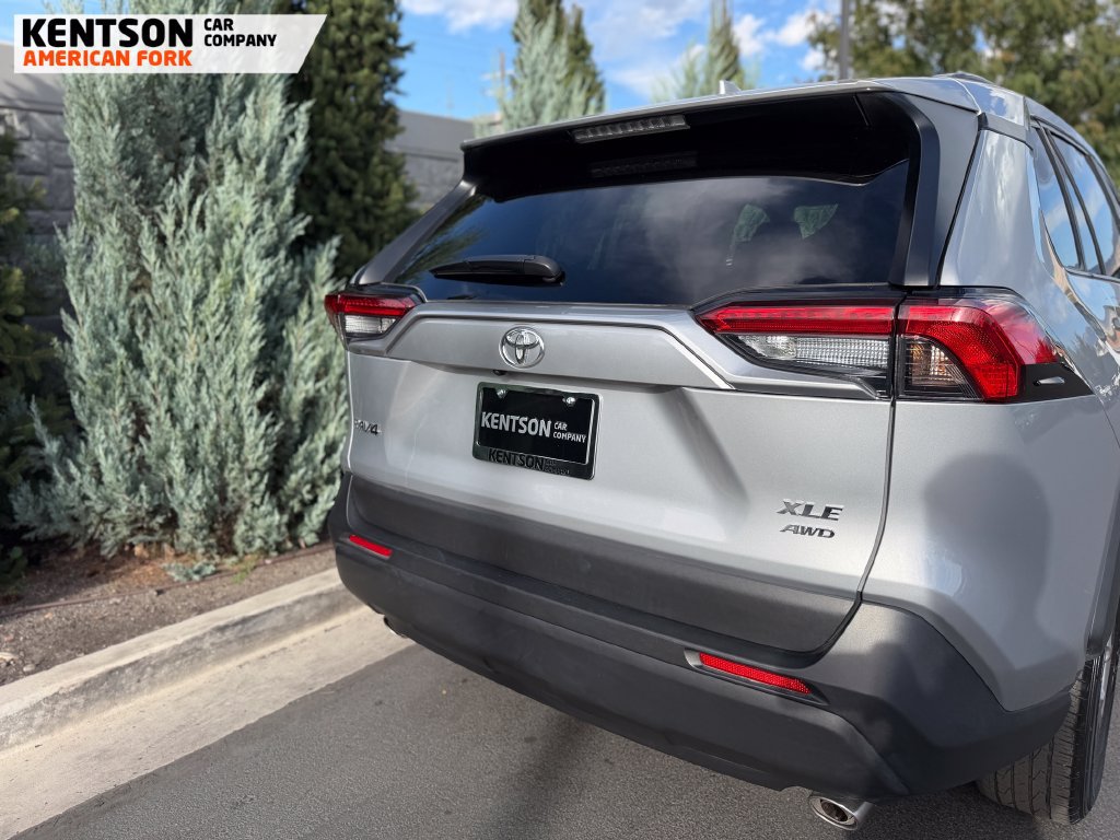 Used 2025 Toyota RAV4 XLE AWD/4WD image 31