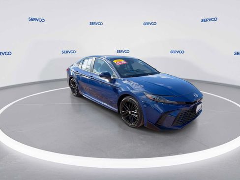 Used 2025 Toyota Camry SE FWD image 2