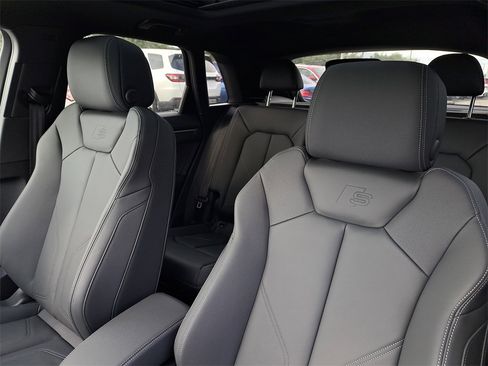 New 2025 Audi Q3 2.0T Premium image 17