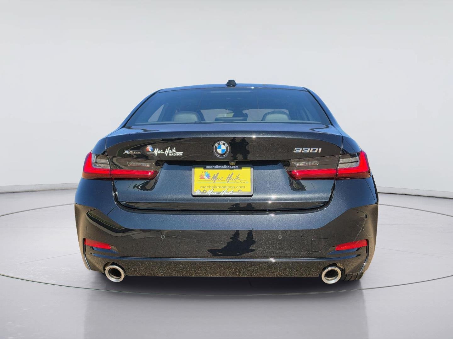 Used 2024 BMW 330i xDrive Sedan w/ Premium Package AWD/4WD image 4