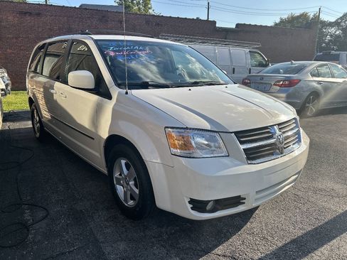 Used 2010 Dodge Grand Caravan SXT FWD image 5