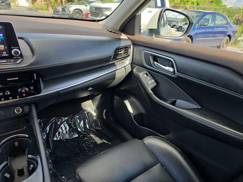 Used 2021 Nissan Rogue SV w/ Premium Package FWD image 11