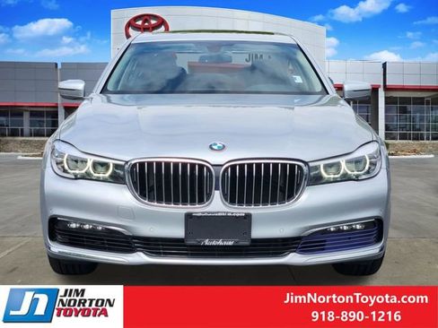 Used 2017 BMW 740i xDrive AWD/4WD image 2