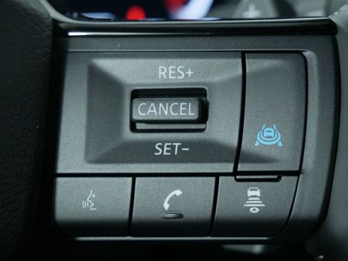 Used 2025 Nissan Rogue Platinum image 21