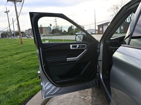 Used 2020 Ford Explorer XLT w/ Comfort Package AWD/4WD image 27