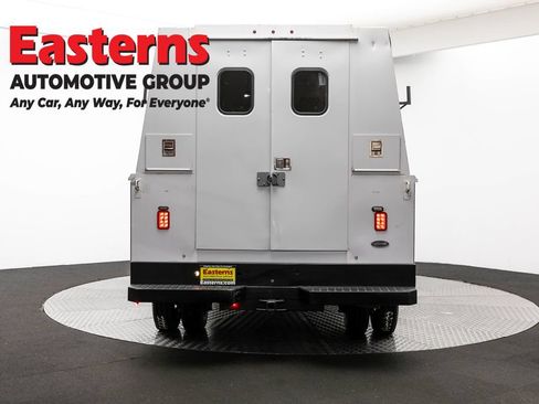 Used 2017 Ford F550 2WD Regular Cab Super Duty image 6