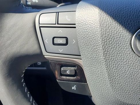 Used 2025 Toyota Camry SE FWD image 20