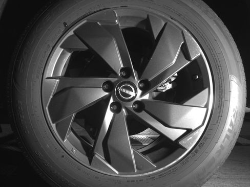 Used 2025 Nissan Rogue SV image 14