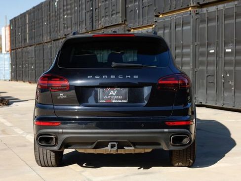 Used 2018 Porsche Cayenne Platinum Edition image 12