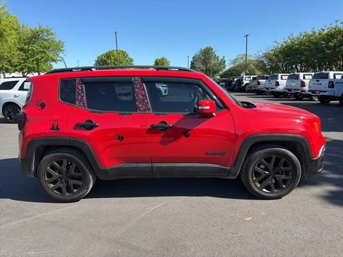 Used 2018 Jeep Renegade Altitude image 2