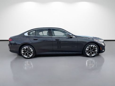 Used 2025 BMW 540i xDrive AWD/4WD image 2