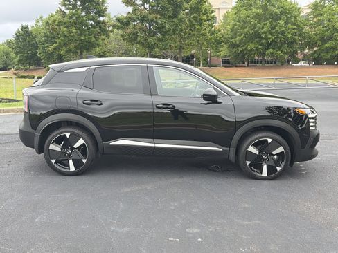 Used 2026 Nissan Kicks SR w/ SR Premium Package FWD image 10