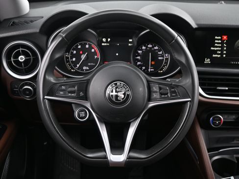 Used 2018 Alfa Romeo Stelvio AWD image 14