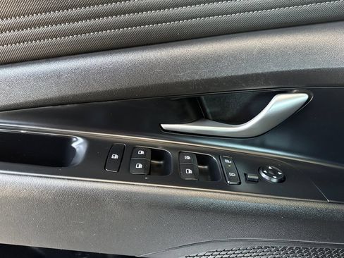 Used 2025 Hyundai Elantra SEL FWD image 11