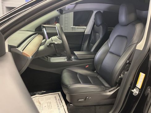 Used 2022 Tesla Model Y Long Range image 11