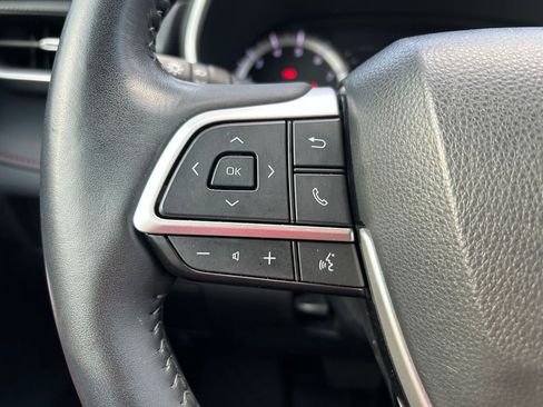 Used 2023 Toyota Highlander XSE FWD image 21