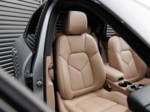 Certified 2026 Porsche Macan AWD/4WD image 35