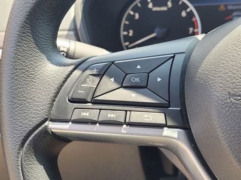 Used 2025 Nissan Altima 2.5 SV FWD image 14