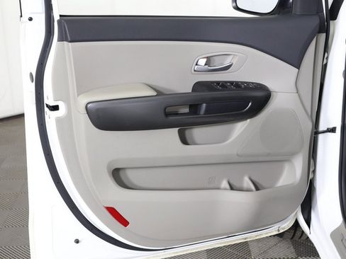 Used 2019 Kia Sedona EX image 21