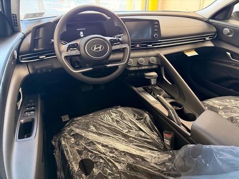 New 2026 Hyundai Elantra SE FWD image 12