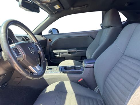 Used 2012 Dodge Challenger SXT image 10
