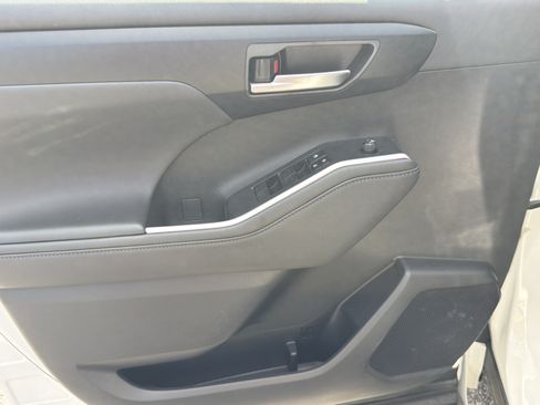 Certified 2025 Toyota Highlander XLE FWD image 21