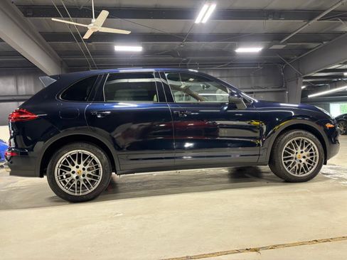 Used 2017 Porsche Cayenne S image 3