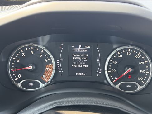 Used 2020 Jeep Renegade Latitude w/ Cold Weather Group AWD/4WD image 22