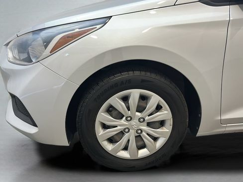 Used 2019 Hyundai Accent SE FWD image 9