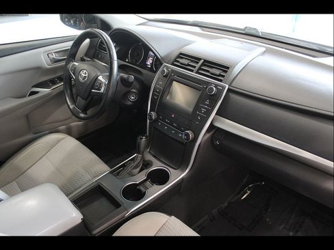 Used 2015 Toyota Camry SE FWD image 23