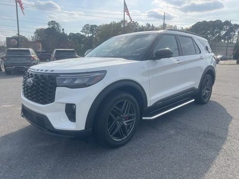 Certified 2025 Ford Explorer ST-Line w/ Premium Package AWD/4WD image 3