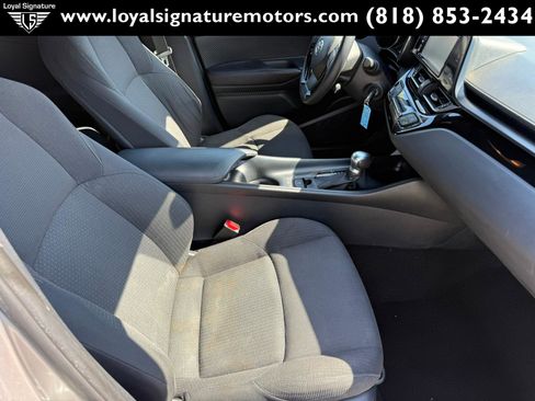 Used 2018 Toyota C-HR XLE FWD image 25
