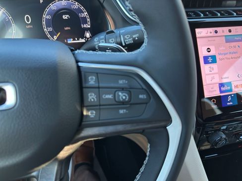 New 2025 Jeep Grand Cherokee Limited w/ Luxury Tech Group II RWD image 12