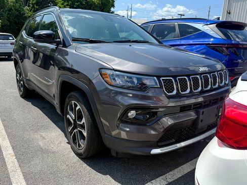 Used 2023 Jeep Compass Limited AWD/4WD image 1