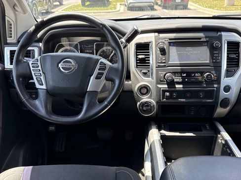 Used 2018 Nissan Titan SV w/ SV Convenience Package AWD/4WD image 8