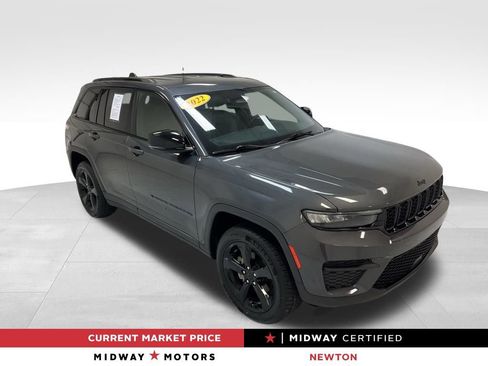 Used 2022 Jeep Grand Cherokee Altitude image 1