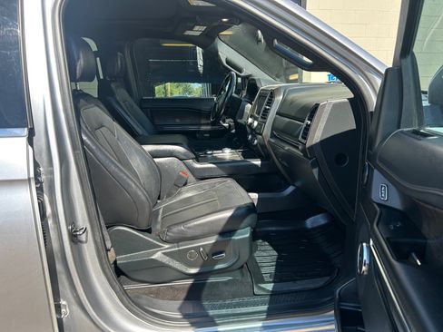 Used 2020 Ford Expedition Limited w/ Equipment Group 301A AWD/4WD image 32