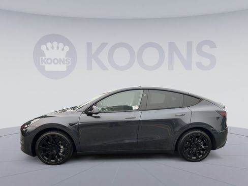 Used 2024 Tesla Model Y Long Range AWD/4WD image 2