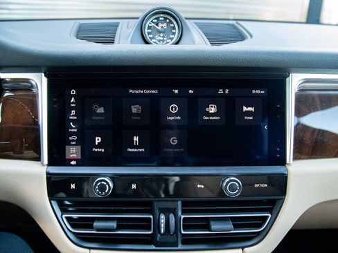 Certified 2023 Porsche Macan S AWD/4WD image 8
