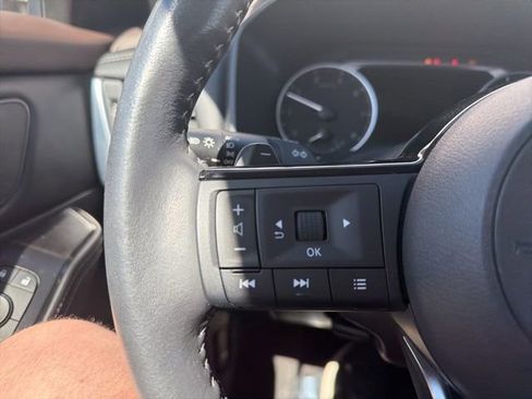 Used 2023 Nissan Rogue SV w/ SV Premium B Package image 20