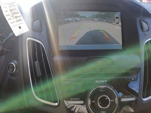 Used 2015 Ford Focus Titanium FWD image 22
