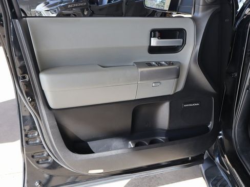 Used 2020 Toyota Sequoia Limited image 18