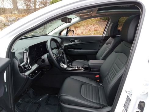 Used 2025 Kia Sportage SX image 10