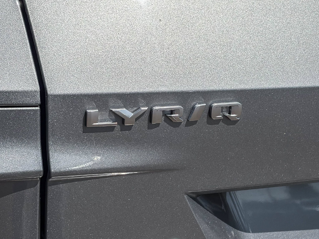 Used 2025 Cadillac Lyriq Luxury AWD/4WD image 5