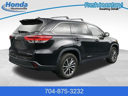 Used 2019 Toyota Highlander XLE AWD/4WD image 8