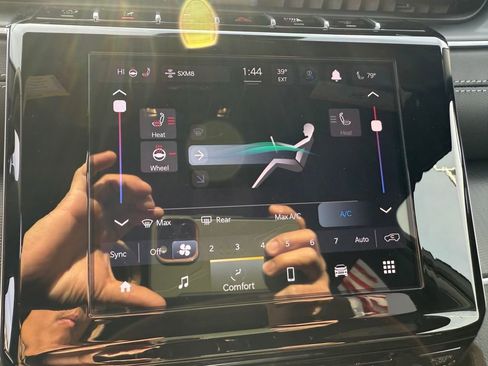 New 2025 Jeep Grand Cherokee Altitude image 19