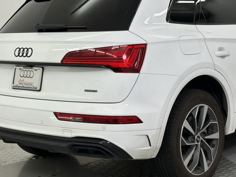 Used 2024 Audi Q5 2.0T Premium w/ Summer of Audi Package AWD/4WD image 25